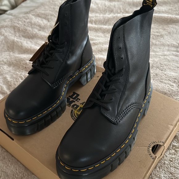 Dr. Marten Audrick 8 Eye Boot - Picture 2 of 10